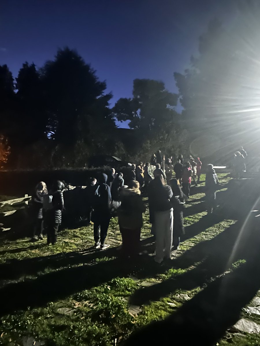 Só a noite nos detivo👀