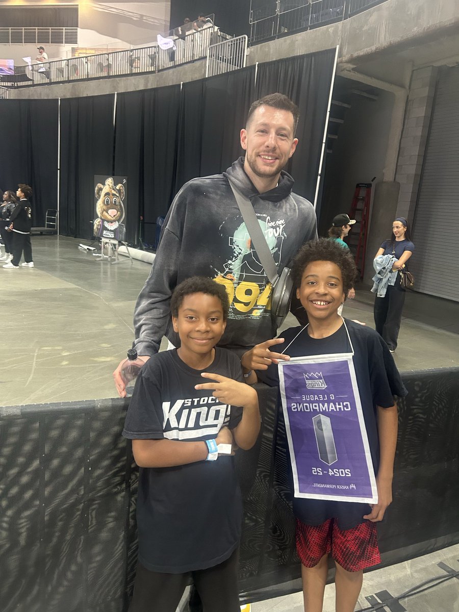 209KingsGuardGG's tweet image. New Season #StocktonKings 
@NiqueOtn @DrewEubanks12 @IsaiahStevens7