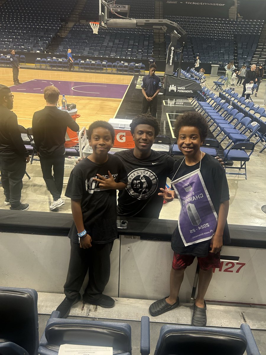 209KingsGuardGG's tweet image. New Season #StocktonKings 
@NiqueOtn @DrewEubanks12 @IsaiahStevens7