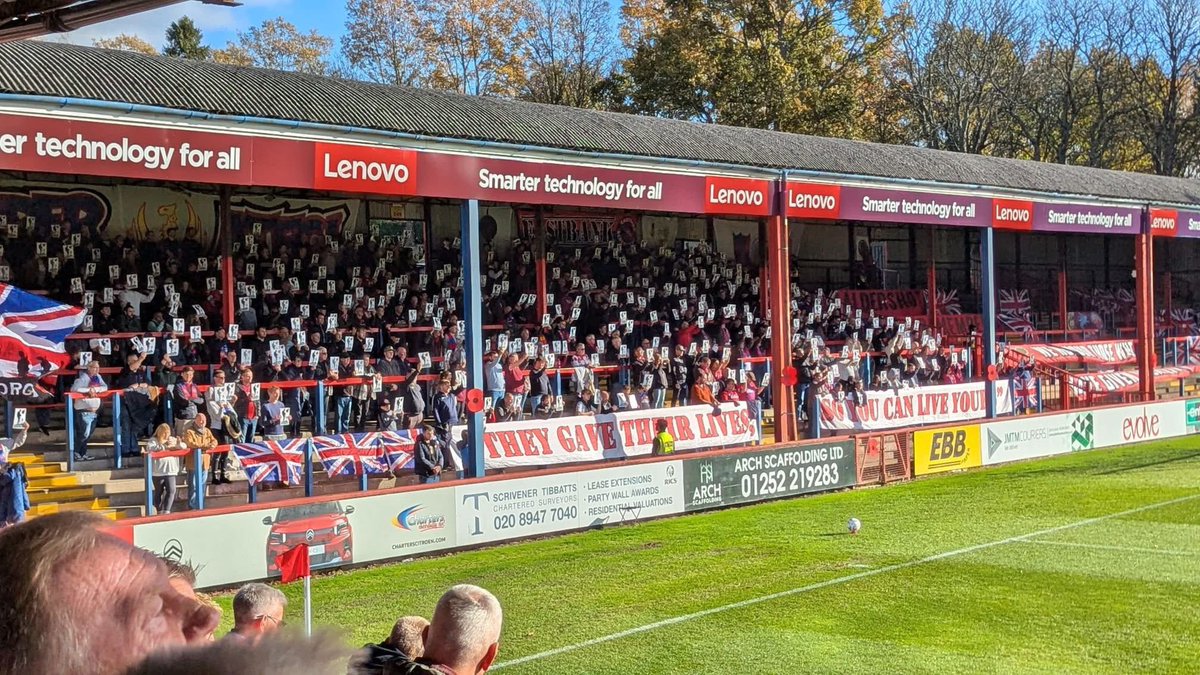 ScottyLorimer10's tweet photo. A club built on pride, respect and remembrance. The East Bank paying tribute to those who gave everything for our freedom. 🌹 https://t.co/yYObLkFsLe