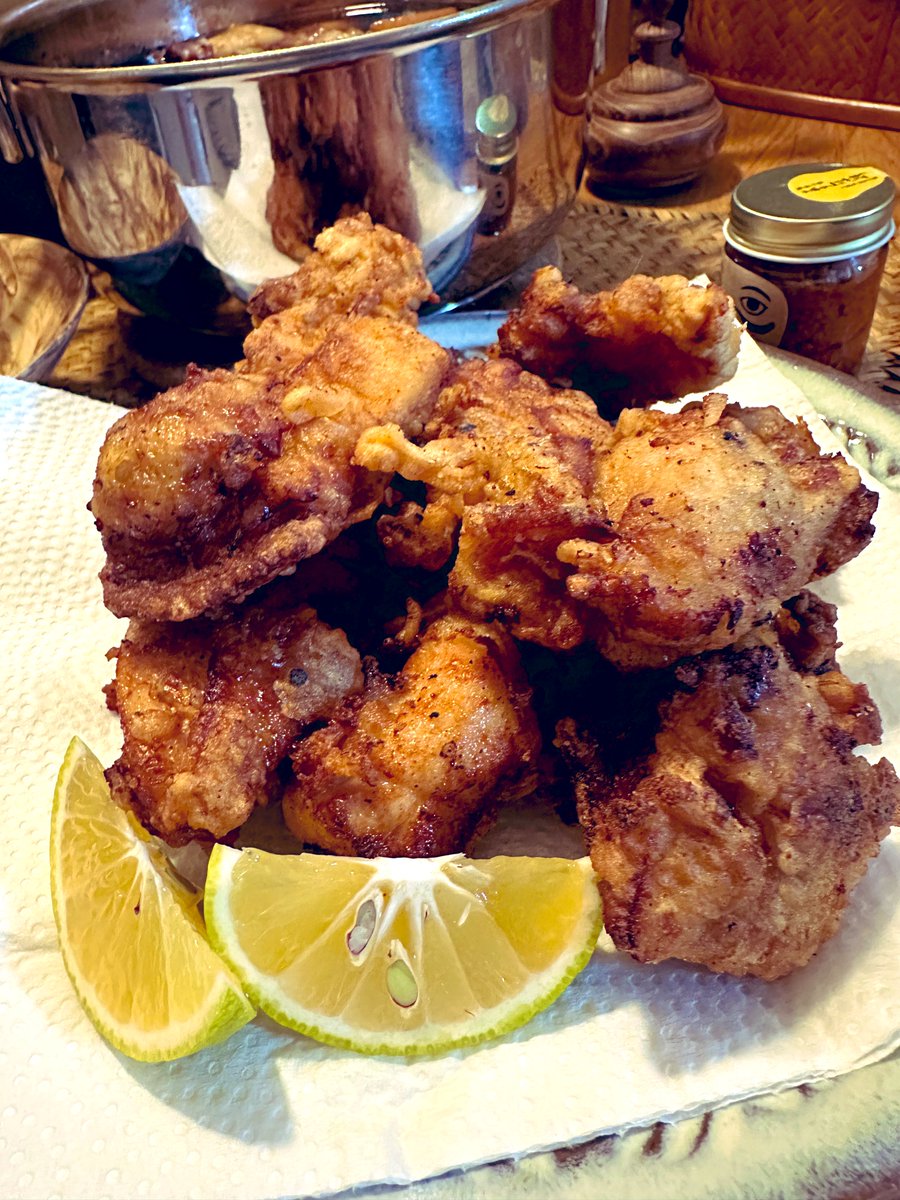 Cousskr's tweet image. 赤城ウェンくんの唐揚げ作ってみた。衣が軽くてざくざく！！うまい！
あと、ほんとに揚げ油が汚れない…これはいいな…
衣に胡椒をいれるの初めて作ったけどめっちゃ良い