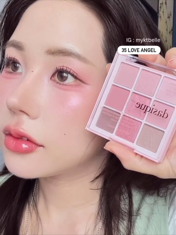 MyKtbelle's tweet photo. เทียบสี 2 พาเลทโทนขมพูใกล้ๆกัน dasique 

Romantic Blossom vs. 53 Love Angel 

คือถ้าชอบอันใดอันนึง น่าจะชอบอีกอันด้วยเลยยย สีน่ารักมากกกก https://t.co/dlY22p4k6b