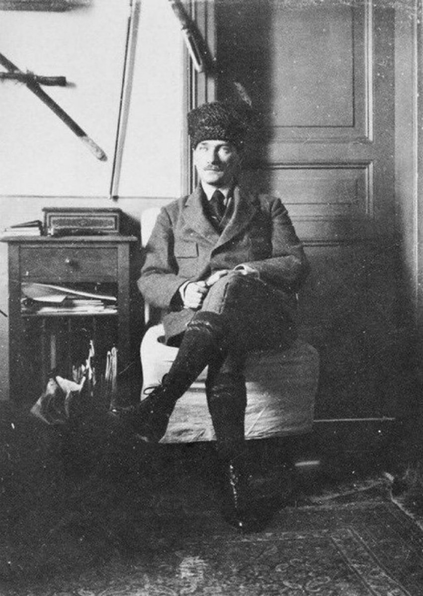 "Ben her şeyden önce bir Türk milliyetçisiyim. Böyle doğdum. Böyle öleceğim."

🔻Başbuğ Atatürk