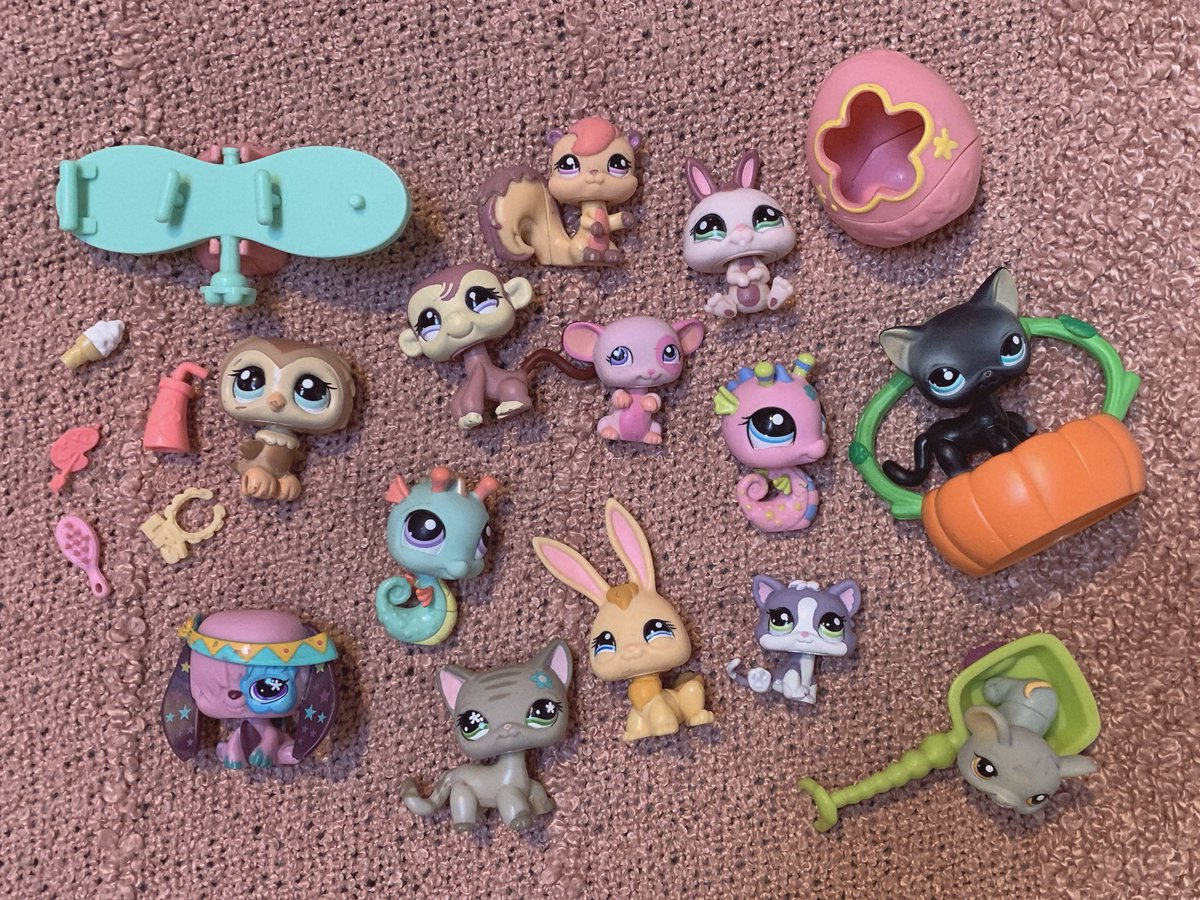 lesbianette's tweet photo. LPS finds of the day !! i spent only 8€ in total 🐾 https://t.co/368Ou6SHEl