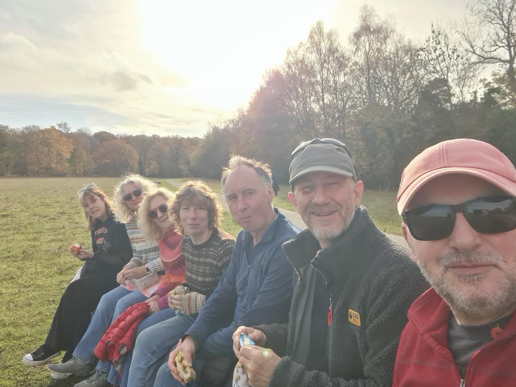 swiftjon's tweet image. The view from here
Lunchtime stop
That&apos;s Ickworth down the hill