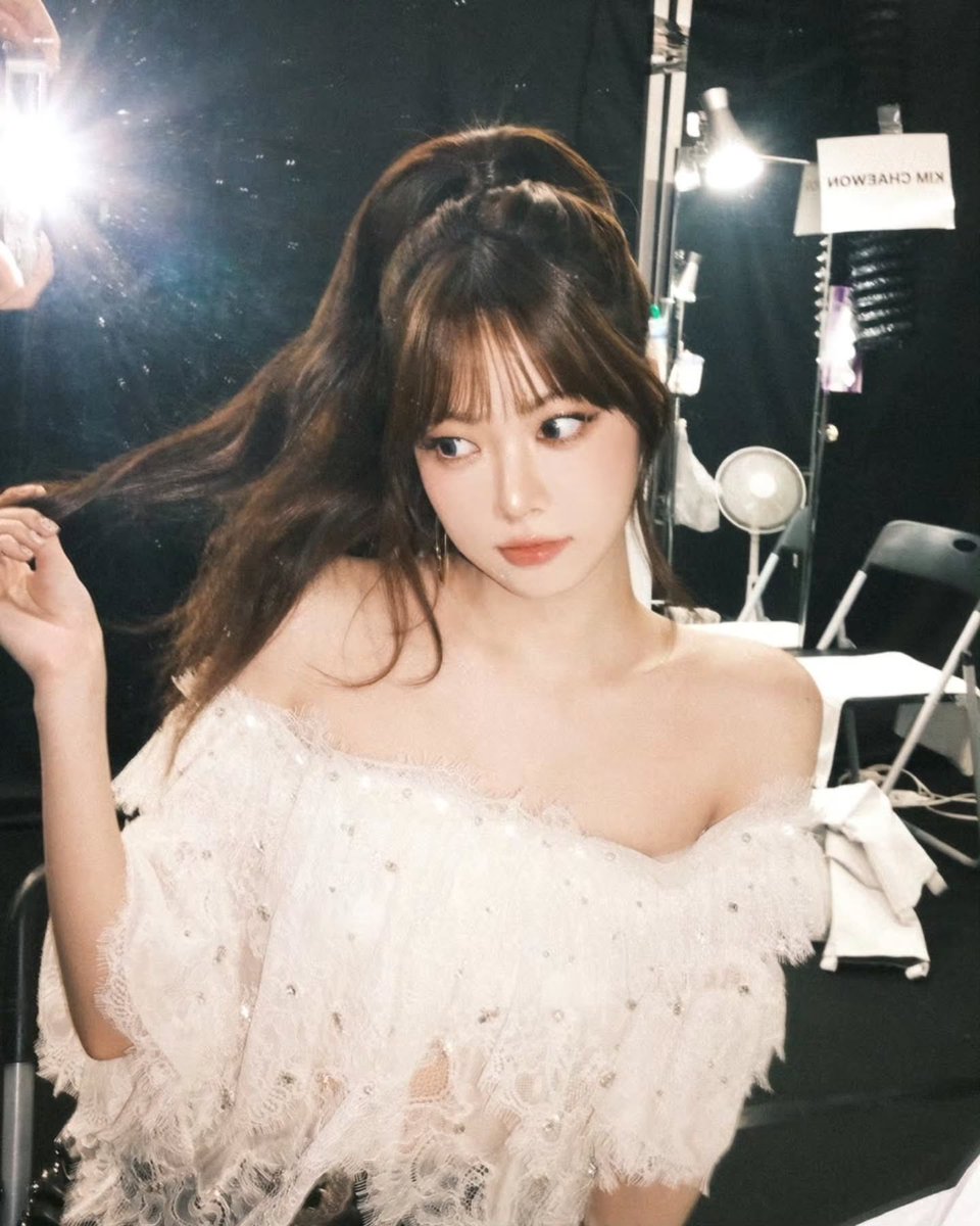 ₊˚⊹♡₊˚⊹♡ HAPPY BIRTHDAY ♡⊹˚₊♡⊹˚₊
　🌷❤️💖 HONG EUNCHAE 💖❤️🌷
　　　🍓🩷 생일 축하해요 🩷🍓
　　💫 You’re our brightest red star 💫
₊˚⊹♡₊˚⊹♡ ❤️💗🌈💗❤️ ♡⊹˚₊♡⊹˚₊

#스무살_은채의_성장일기
#Eunchae19thDiary
#홍은채 #은채 #HONGEUNCHAE