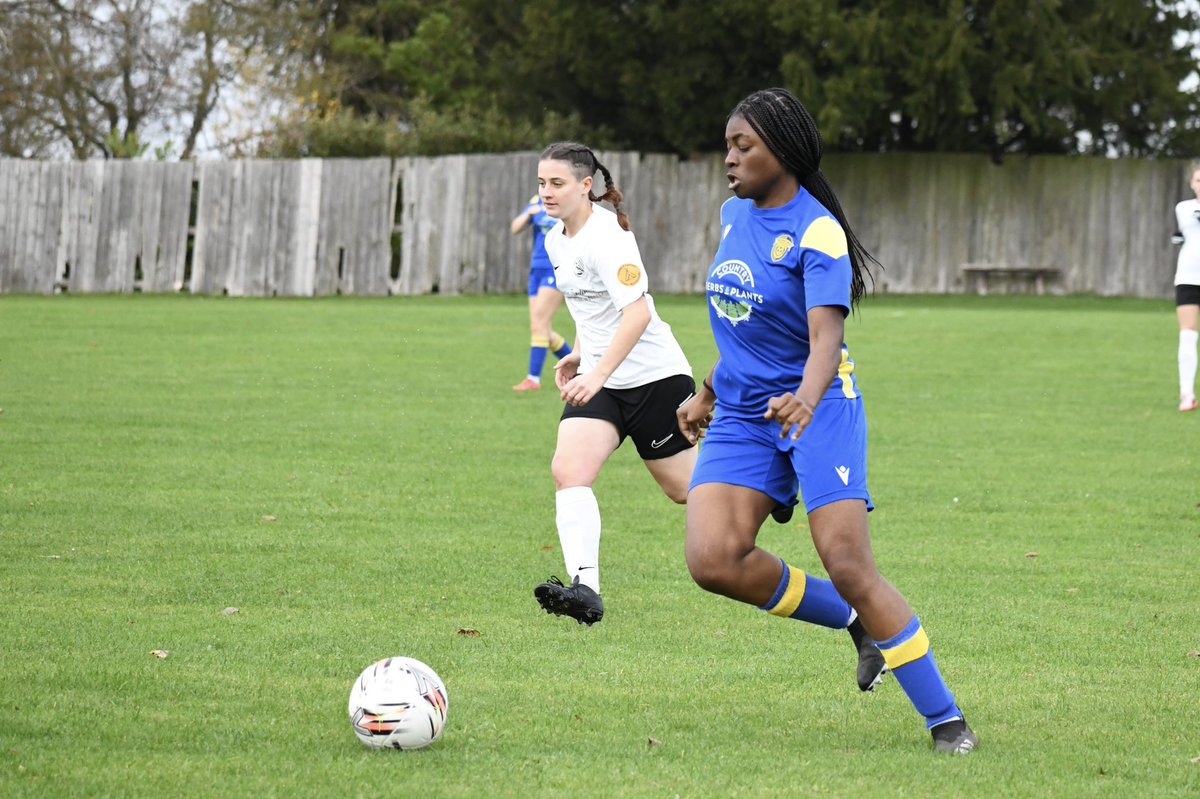 First half pics📸 

📸: <a href="/KeiraThurston/">Keira Thurston Photography</a>

#upthetulips #spaldingunitedwomen #spaldingunited