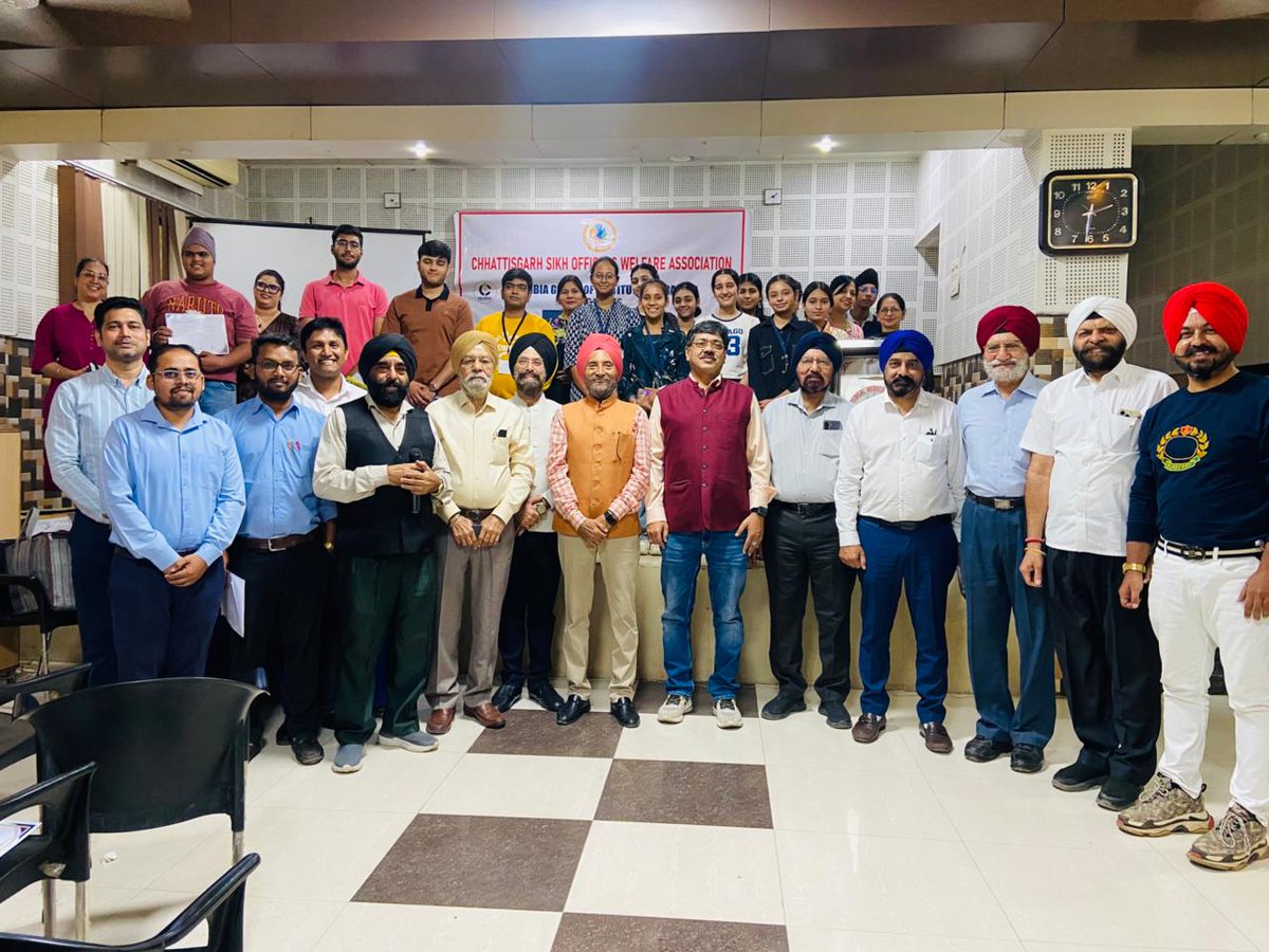 bhhupender's tweet photo. Gold Brick, Career and AI with renowned counselor Dr Ajit @Varwandkar sir. #CareerGrowth https://t.co/ilq5z3akPI
