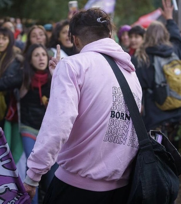 H0BIL0VI's tweet image. meanwhile, blinks the predominantly male fandom is out on the streets.