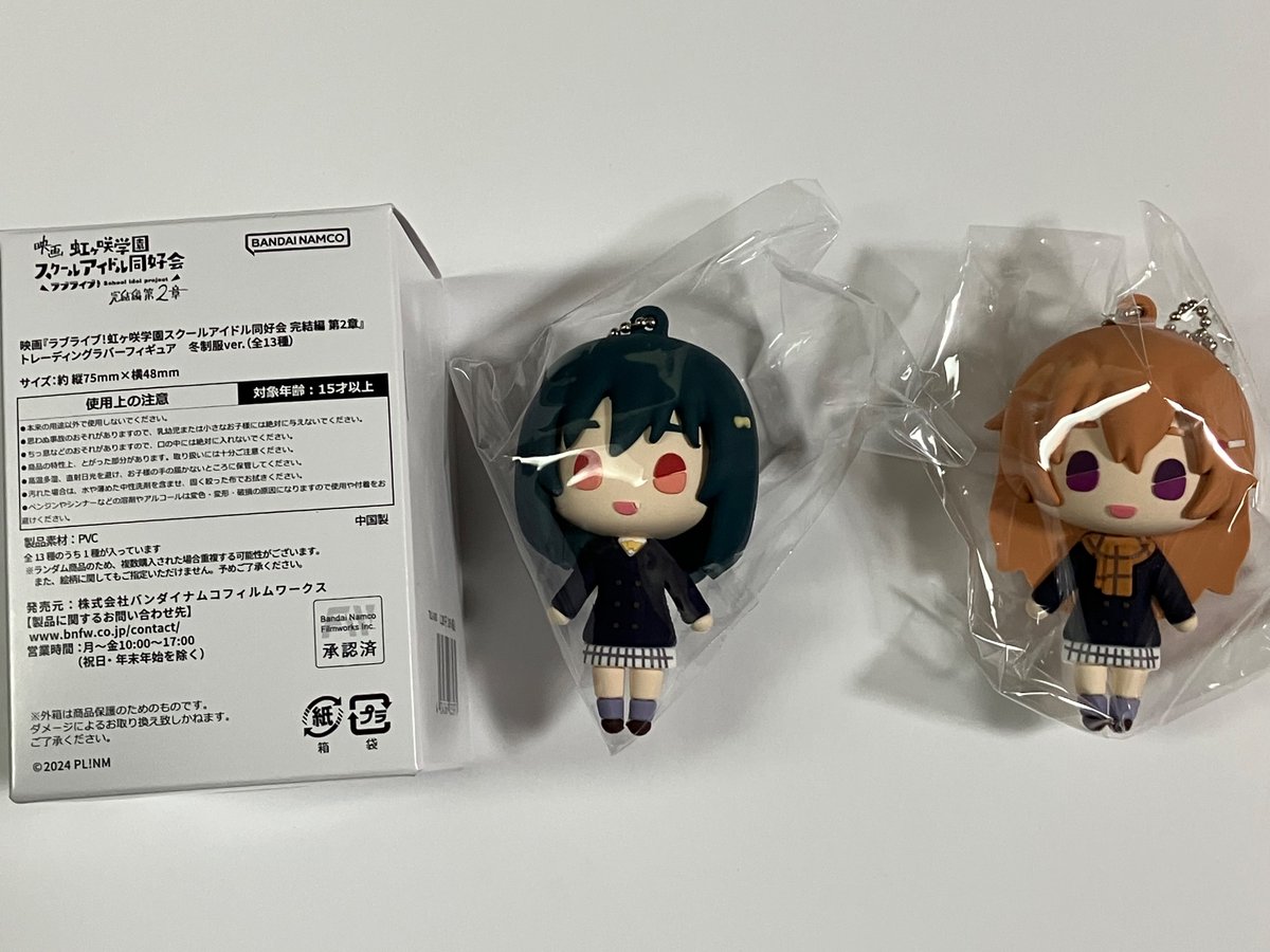 劇場物販購入物。
ほぼ売り切れてたけどパンフとクリアファイル、ラバーフィギュアは買えた。
あとポップコーンのカードは推しが出て良かった。 