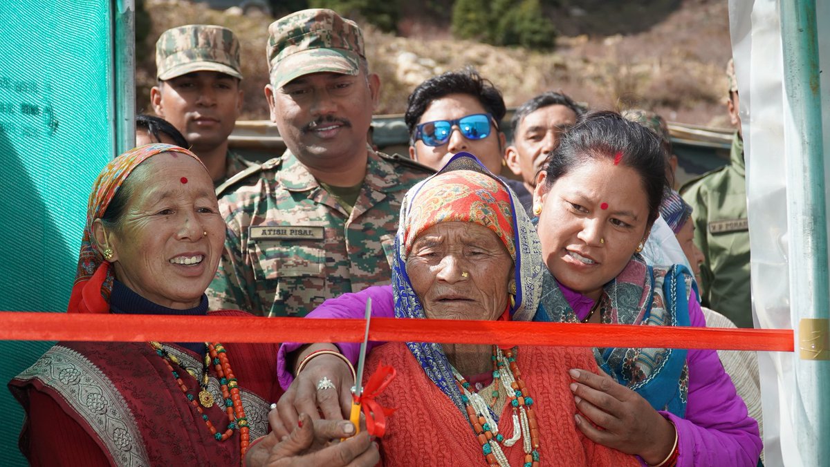 suryacommand's tweet image. “𝗡𝘂𝗿𝘁𝘂𝗿𝗶𝗻𝗴 𝗚𝗿𝗼𝘄𝘁𝗵, 𝗦𝘁𝗿𝗲𝗻𝗴𝘁𝗵𝗲𝗻𝗶𝗻𝗴 𝗙𝗿𝗼𝗻𝘁𝗶𝗲𝗿𝘀.” 

#PanchshulGunners, dedicates a Poly House at #VibrantVillage #Garbyang, with the aim of empowering local communities of this historic Himalayan frontier.

This initiative boosts high-altitude…