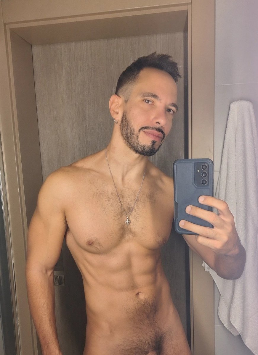 thrillo69's tweet photo. Sunday Morning (it's 2 in the afternoon) 🤪🤪
.
.
.
#Sunday #Selfie #NotMyBathroom https://t.co/Ob0UajirPP