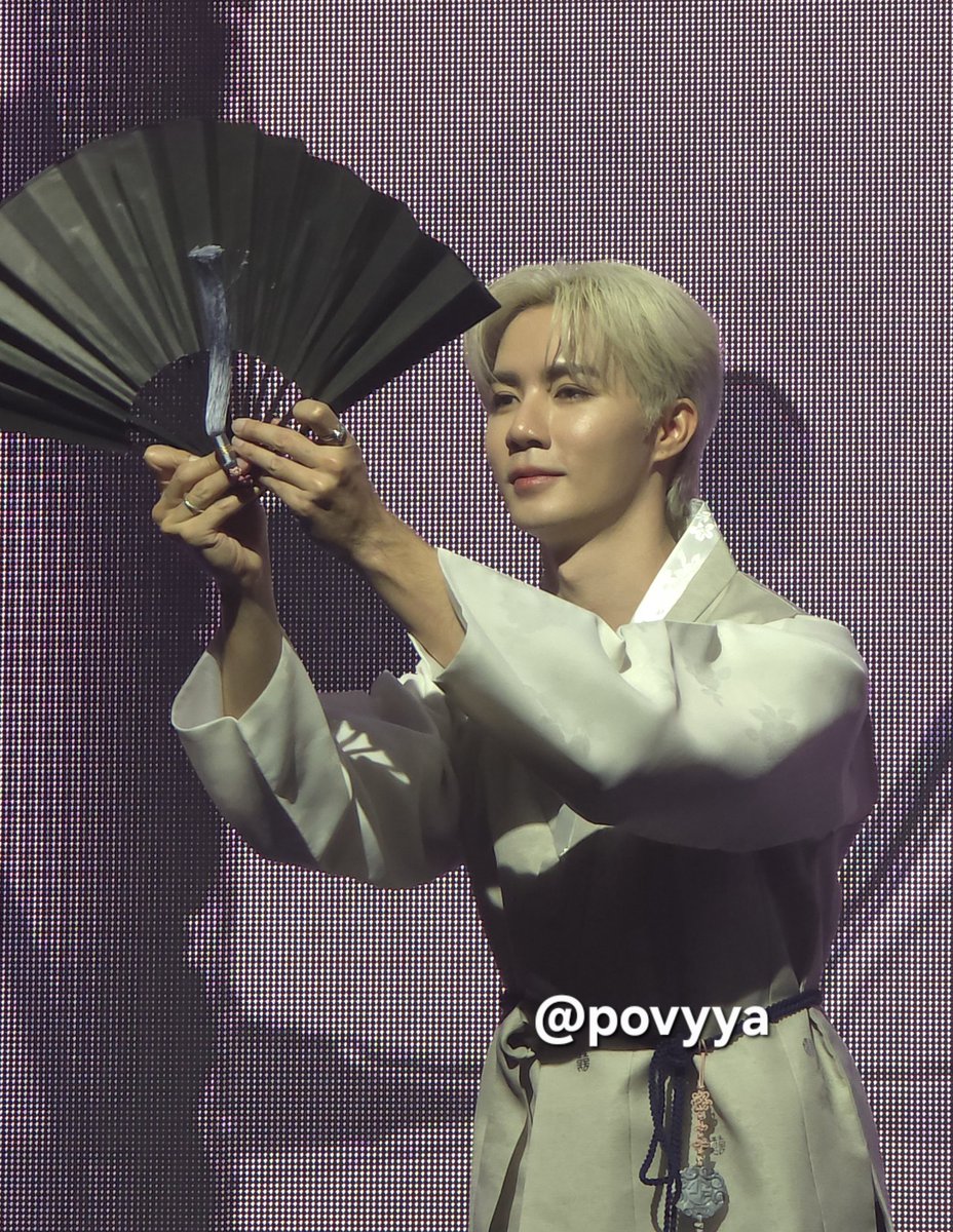 povyya's tweet photo. 내 심장도 터질뻔 😍👍
느무 멋있어... 
#ZeePruk @zee_pruk
#ZEEPRUKFMINSEOUL https://t.co/pmD2t9gXBo