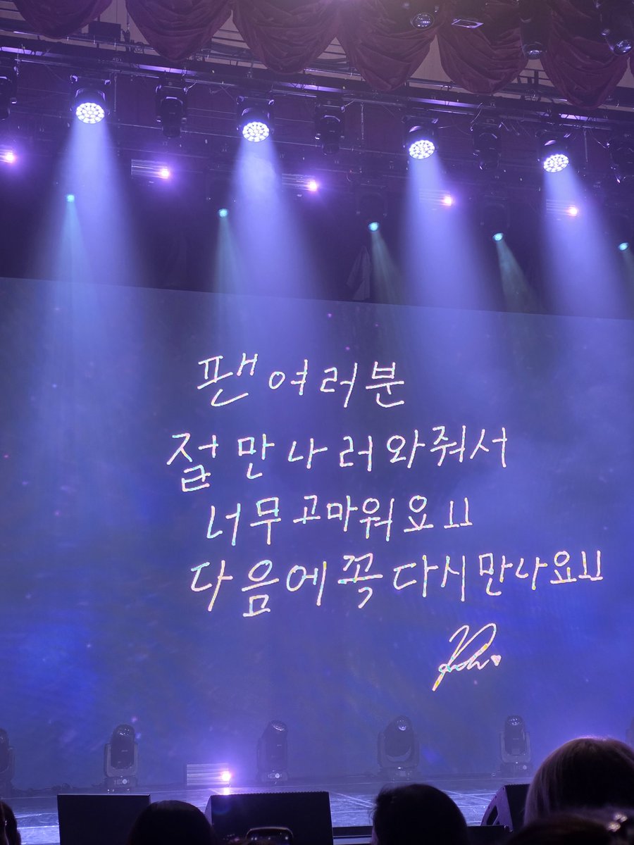 povyya's tweet photo. 내 심장도 터질뻔 😍👍
느무 멋있어... 
#ZeePruk @zee_pruk
#ZEEPRUKFMINSEOUL https://t.co/pmD2t9gXBo