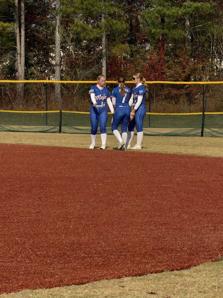 coach_emmag's tweet photo. .@MojoPardue is looking to continued their undefeated streak this weekend 🏆

📍Heritage Park Field 9

@PrepSoftball 
@ConnectSports_ 
@KaylaLombardo11 https://t.co/W8zt7UfLI7