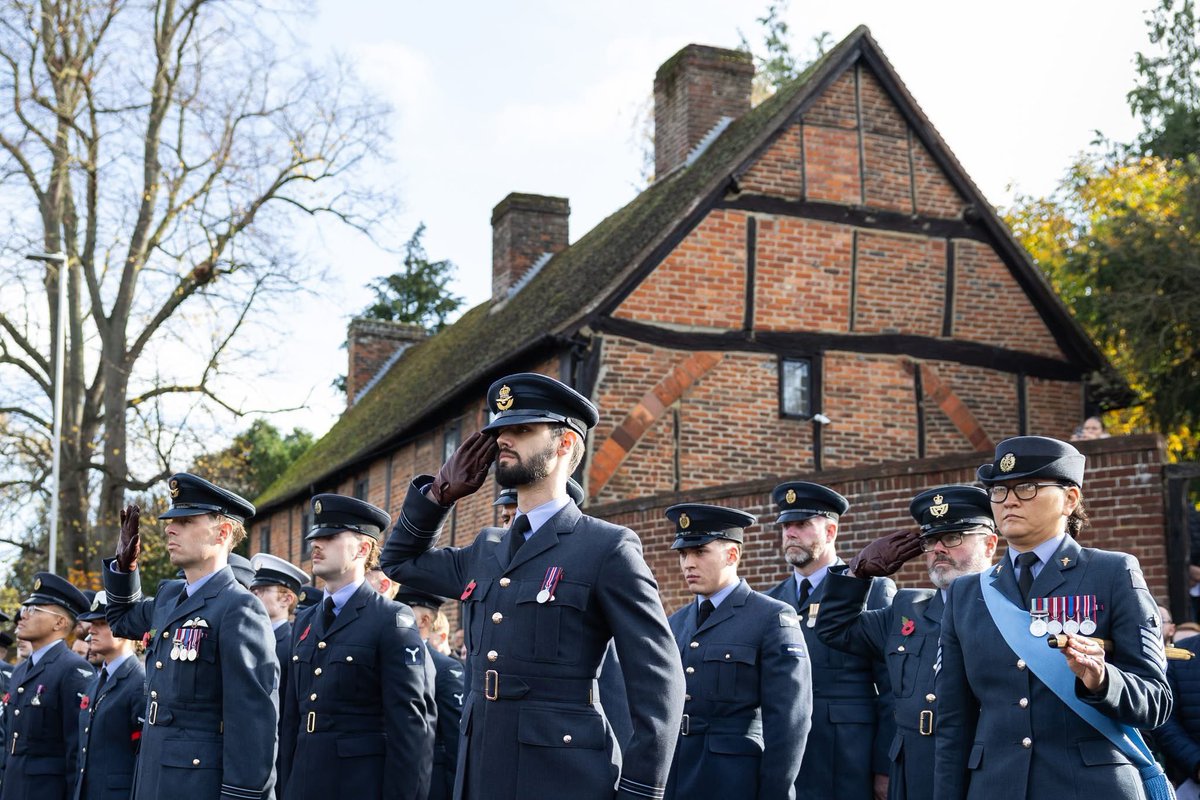RAFNortholt's tweet photo. Cadet Warrant Officer Wong joined Station Commander RAF Northolt, Gp Capt Lee Wales, at today’s Remembrance Parade in Ruislip. We gathered to remember those who gave the ultimate sacrifice @MiddlesexATC @leewales7 @ComdtAC https://t.co/OuWX8HoA7u