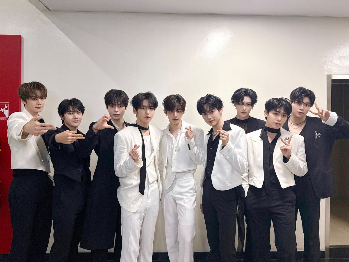 Katty34232's tweet photo. @ZB1_Marketing We'll make sure that our nine win the trophy #ZEROBASEONE #2025MAMAVOTE https://t.co/fixQVw63GI