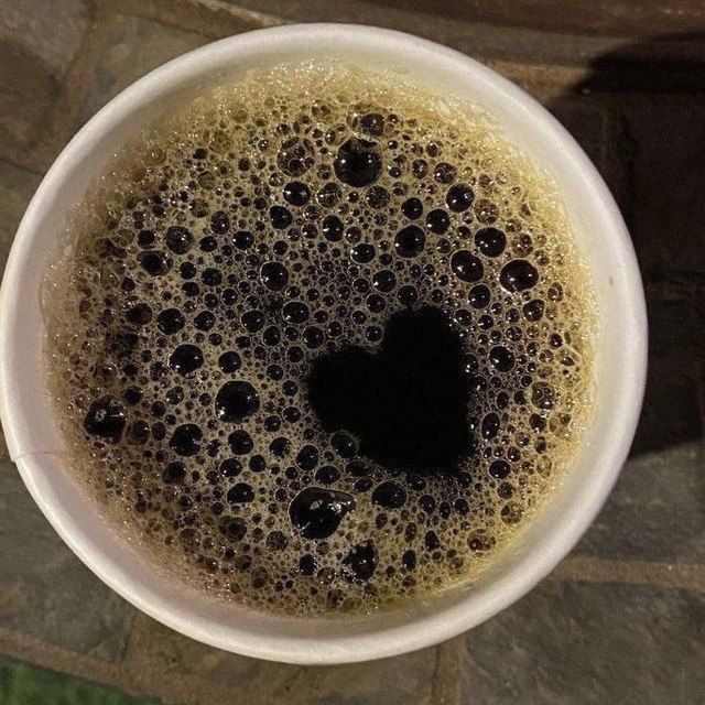 إذا بُليتم في مزاجِكم فتَدلَلوا بِكوب قهوة☕.