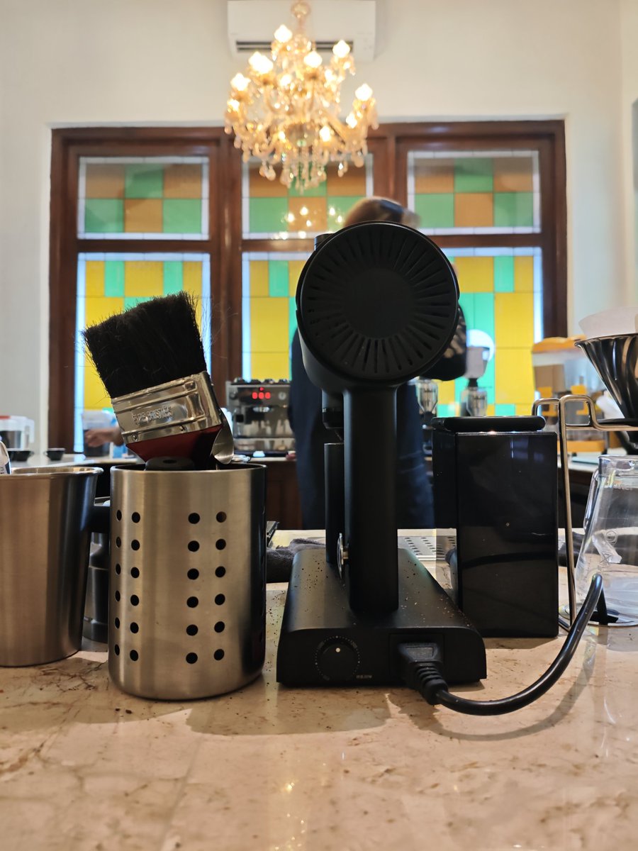 vbpp_'s tweet image. Kopi dartoyo, harga 20ribuan rasanya lebih enak dibanding kopisop kopisop kalcer rekomendasi influencer favoritmu itu.