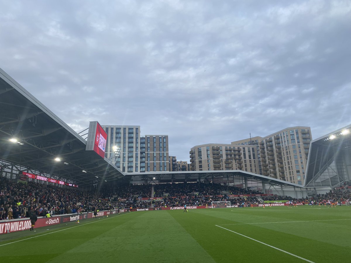 Debbee75's tweet photo. 0-1 HT…A Bright start which resulted in not enough clear chances and then they take their chance…the officials not doing us any favours…would like to see Reiss given a chance today if we can’t find an equaliser within the first 15 mins of the second half 

#BRENEW #PL https://t.co/0BRecEF34Y