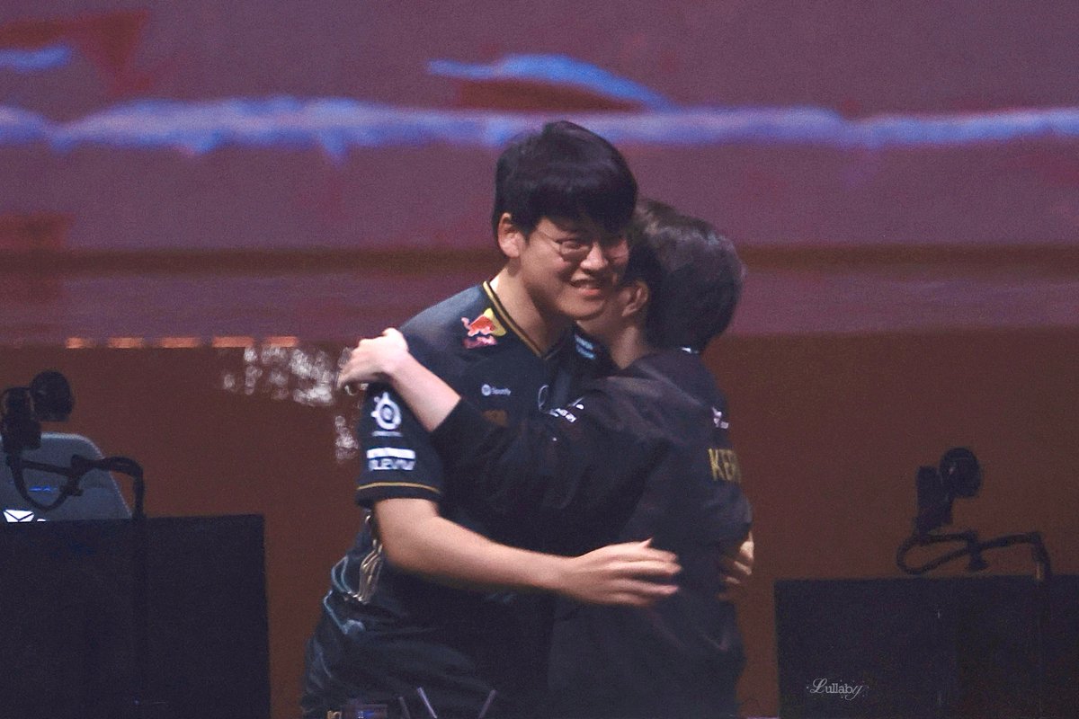 251109 Worlds Final KT vs T1

세계 최고 바텀듀오

#T1WIN #Keria #케리아 #류민석
 #Gumayusi #구마유시 #이민형