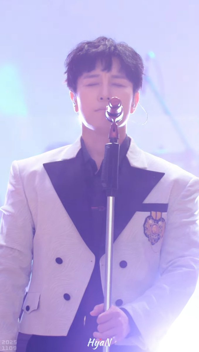 너어무너무 홀리해서 하늘에서 내려온 천사같은데 기껏 하는 말이
울집에서 딴 꿀 한입 할래? 이런 거일 듯