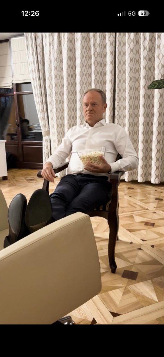 <a href="/donaldtusk/">Donald Tusk</a> <a href="/prezydentpl/">Kancelaria Prezydenta RP</a> <a href="/NawrockiKn/">Karol Nawrocki</a>

<a href="/donaldtusk/">Donald Tusk</a> <a href="/PremierRP/">Kancelaria Premiera</a>

spójrz w lustro lub popatrz na swoją focię - jesteś tragiczną fleją, bez kultury !

A za odsunięcie Prezydenta od informacji
i służb specjalnych - podpisałeś na siebie tym samym wyrok skazujący.

Bezpieczeństwo głupcze !!