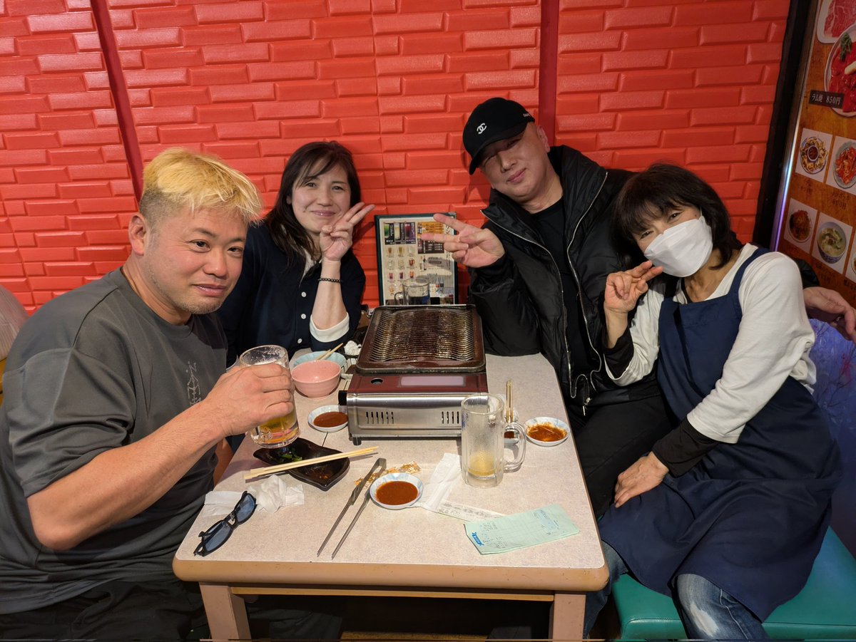 【全快祝い】
一月前、12時間に及ぶ脳腫瘍の手術が成功して、全快した不死身の新井さん。
店主の私は又楽しい飲み会が当店で行われる喜びを、ひしひしと感じております。