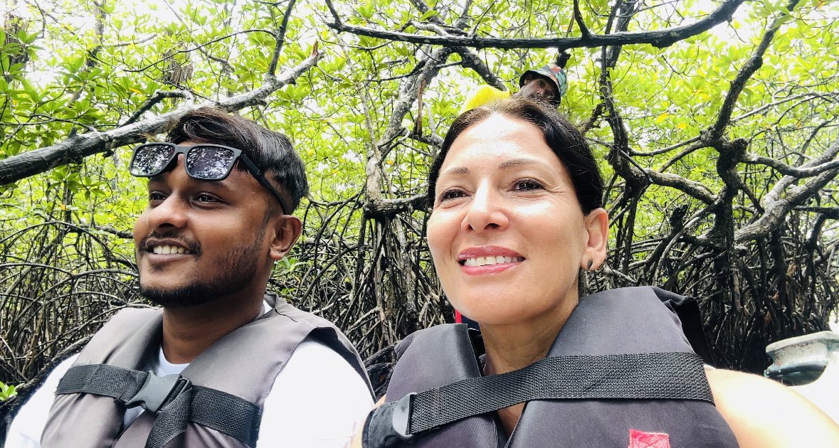 Dani_Explorer's tweet photo. One of the highlights of Ambalangoda, besides its gorgeous golden beaches, is the Madu River safari. Before heading back to Colombo, Chanu and I hopped on a boat and cruised through a serene mangrove ecosystem.
This lagoon is home to over 60 small islands!
#travel https://t.co/FusyUfKfiX