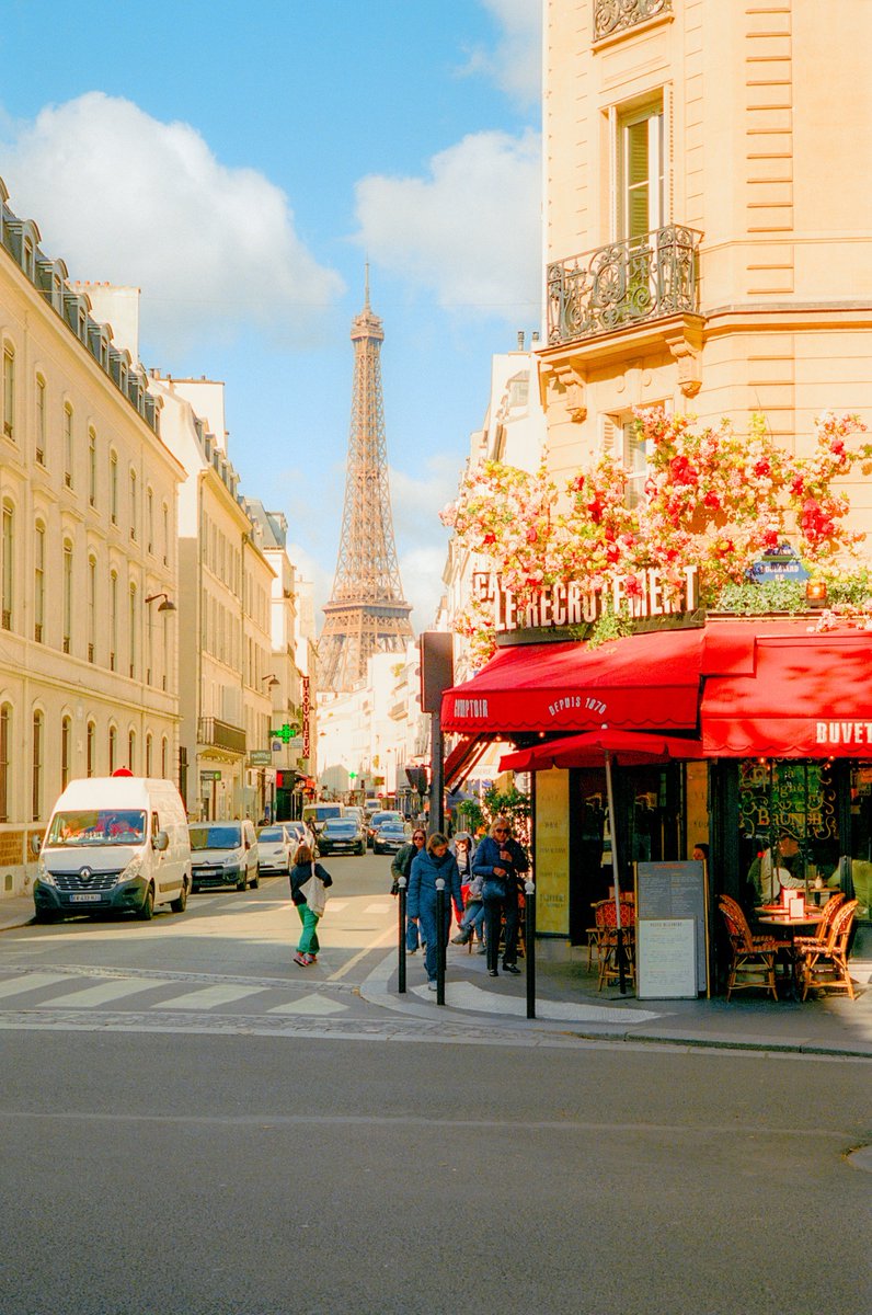 24 hours in Paris