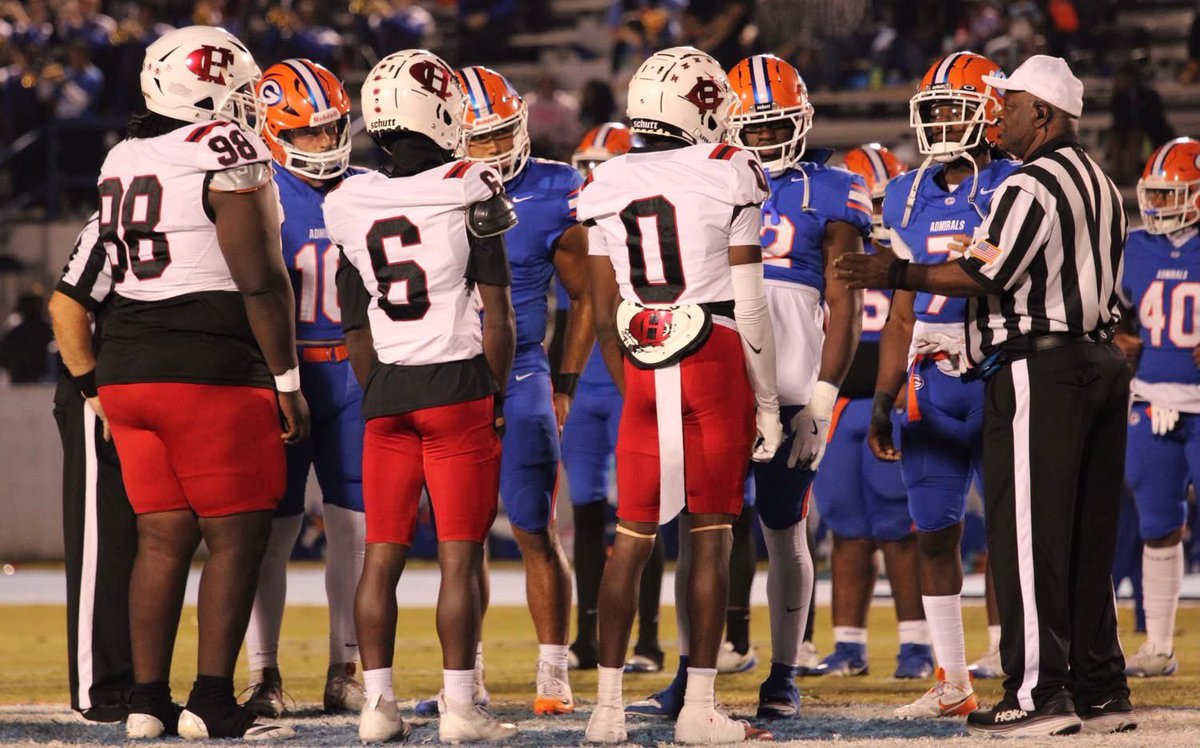 Full Season Tape⭐️
Can play in the entire secondary 
100 Tackles  
6 TKFL
2 PBUS
1 ff
1 fumble recovery 
<a href="/clarencemcdoug1/">Coach McDougal</a> <a href="/CoachNateWade1/">Coach Nate</a> <a href="/DariusBuck21/">Darius Buck</a> 
hudl.com/v/2SaECq