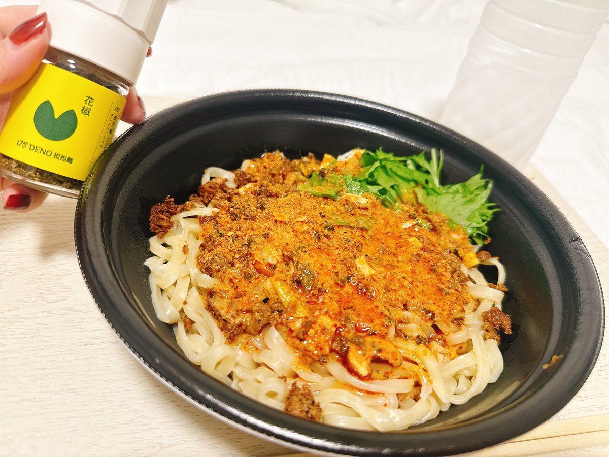 汁なし坦々麺食べたら血糖値スパイクで寝ちゃってた！！花椒がおいしくてたまに店舗にもいくŧ‹”ŧ‹”( ‘ч’ )ŧ‹”ŧ‹”
引越し準備進捗30%くらいかな？
PCテーブル捨てた！