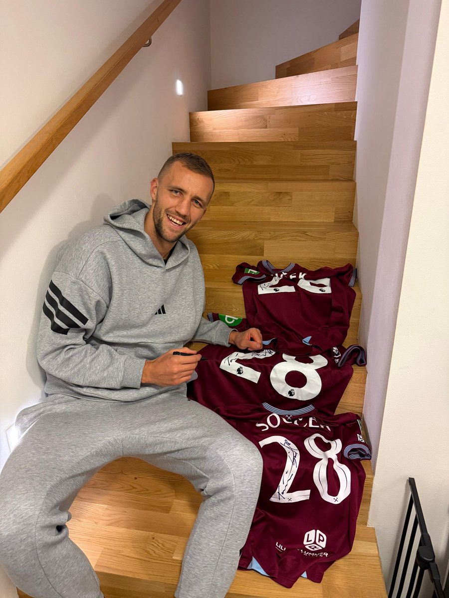 Dresy jsou připravené a podepsané. 👏

Vítězové: <a href="/luk_janalik/">Fredie Tříprsťák</a> <a href="/rendlmir/">Mirek</a> <a href="/Vilem1Dobyvatel/">Edvard Vodrážka</a> 👏👏