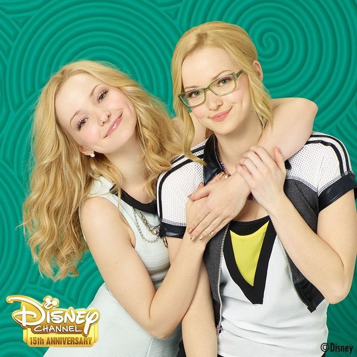 bubblesdove's tweet image. Dove Cameron as Liv and Maddie. The way plays both character, both with their own personalities, feelings, ambitions, etc. Her performance is flawless! 👭🏼🤯💛