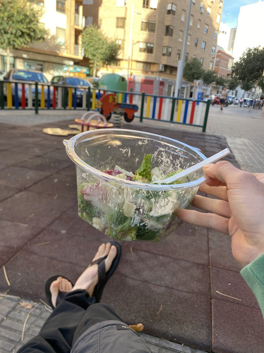 ingeniero_avent's tweet image. Me he tirado un finde entero en Castelló por menos de 30€ y en 15 minutos recojo a unos chavales por BlaBlaCar, tal que el viaje de vuelta me sale a ganar dinero

La vida es bella a mis 25 años.