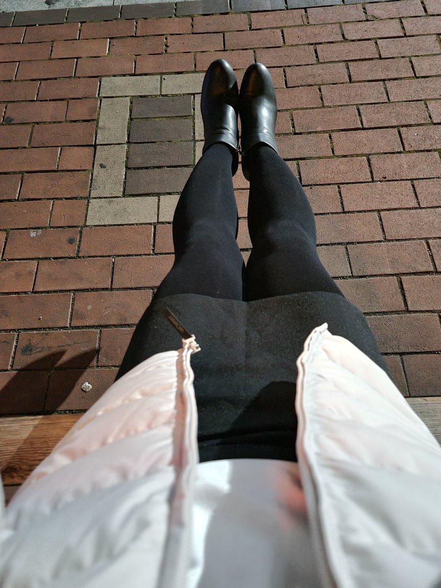 이제는 업하면 나가서 돌아 다니고 싶어진다. 막상 나가면 갈곳 없고 할것도 없다. 그냥 걷기만한다😂😂