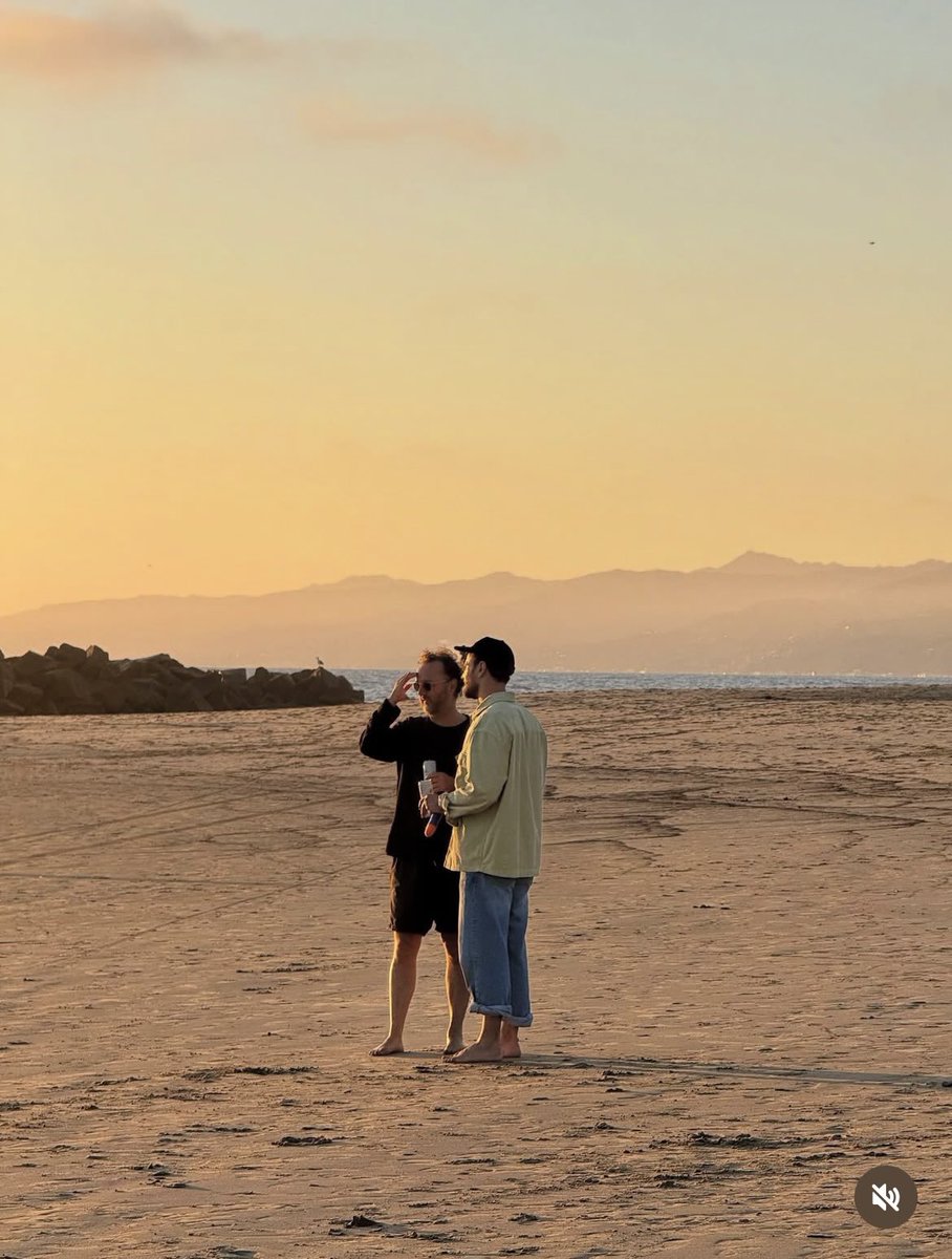 LeftKidney4Theo's tweet image. Theo James in Venice, California 

📸 ruthkearney on instagram