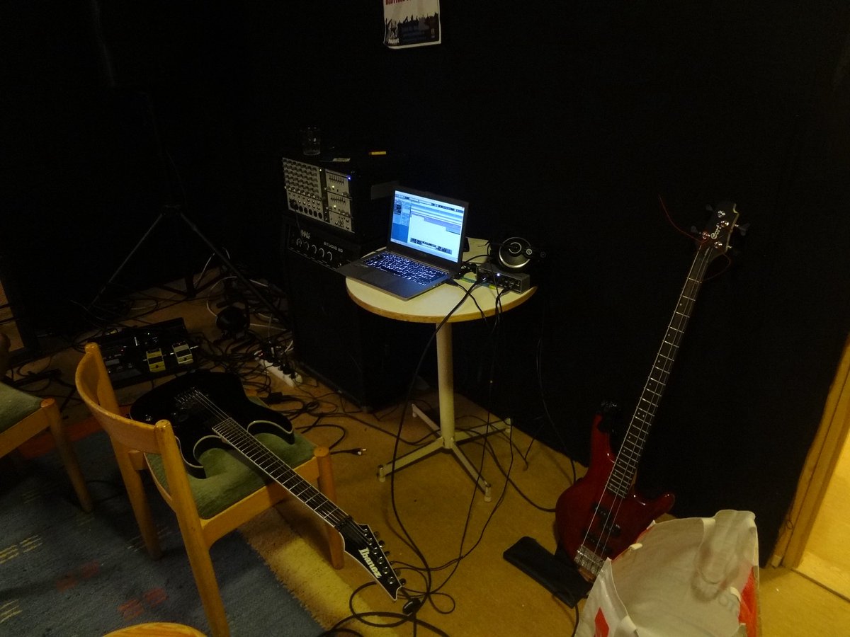 SetBeforeUs's tweet image. On this day, 11 years ago (!) we released our first ever EP ”Voyagers”. 

Which track was your favorite from the EP?

#metalcore #metal #sweden #swedishmetal #setbeforeus