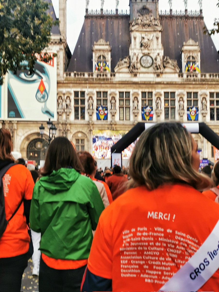 Nous voilà arrivés à l'hôtel de ville après une belle marché pleine d'émotions...
