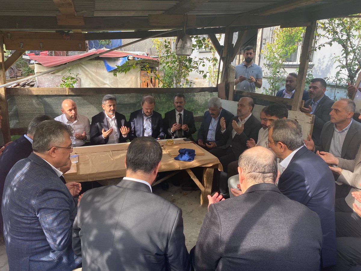 Dilovası’nda yaşanan elim hadisede hayatını kaybeden emekçi kardeşlerimizin ailelerine taziye ziyaretlerinde bulunduk.

Acılı ailelerimizin yanında olarak başsağlığı dileklerimizi ilettik.