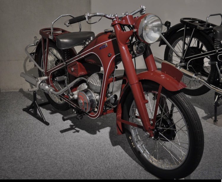 Moto_History's tweet photo. The 1949 Honda D looked much like a German Zundapp.  These are very collectable today.  #hondamotorcycles. #oldmotorcycles. #collectablemotorcycles  #motorcyclecollector https://t.co/CFySut0AAH