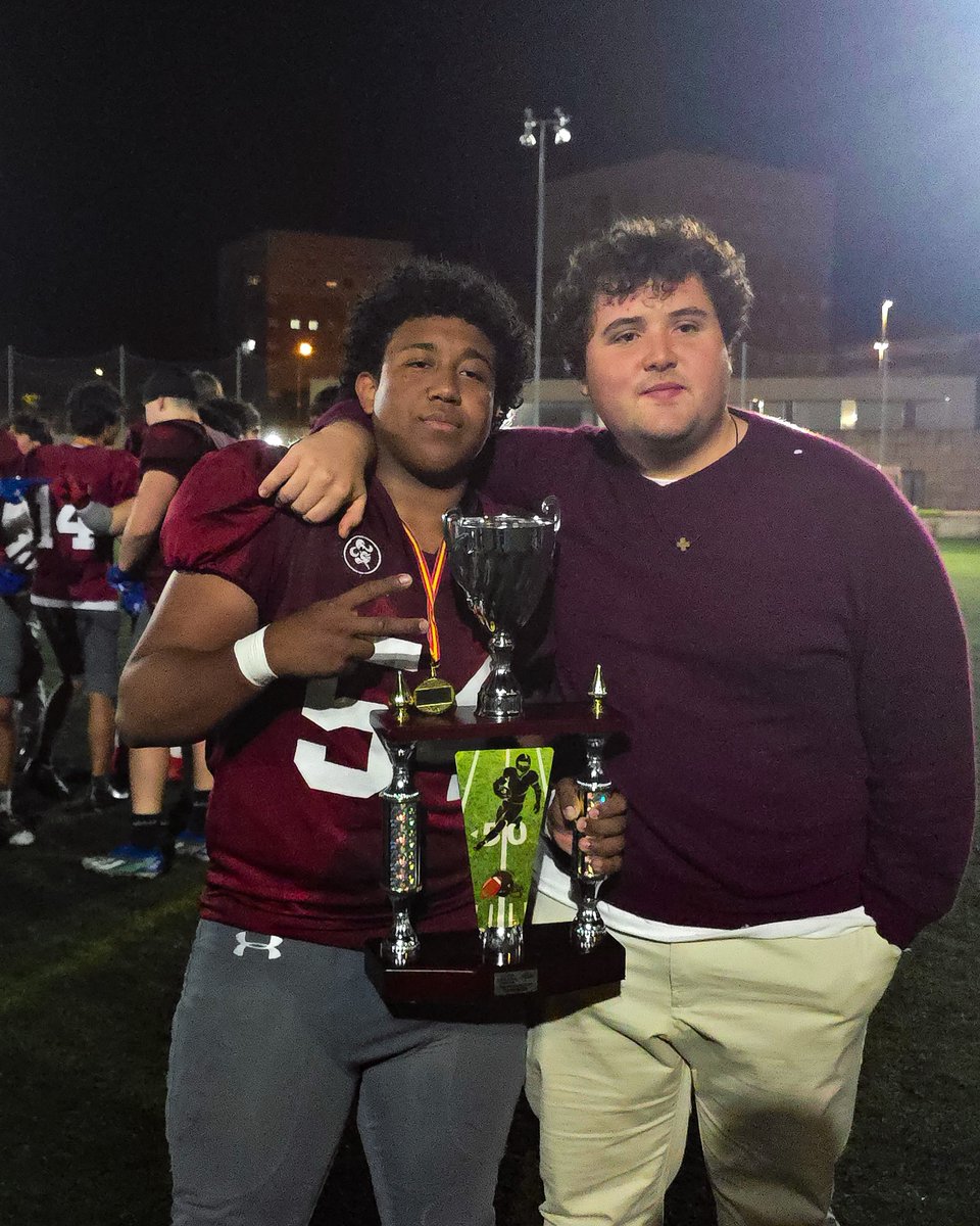 ¡Somos Campeones de España! 🏆🍒🏈 

A pesar de la dficultad que presentaba la Final contra los Dracs, logramos pintar el campo de Montigalà de Cherry Red imponiéndonos con un resultado final de 28 a 14 🔥

Always Forward 🍒🏈