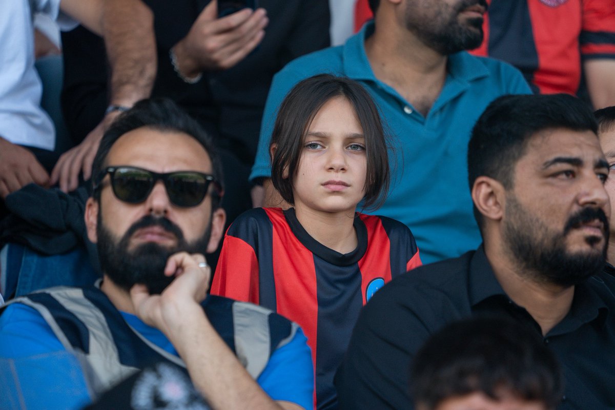 29 puanla zirvedeyiz... 
Her maçta tribünleri dolduran, sesini kısıp yüreğini ortaya koyan Mardin 1969 Spor taraftarı… 
Siz bu başarının en büyük mimarısınız. 
Coşkunuz, inancınız, bağlılığınız… 
Hepsi için binlerce kez teşekkür ederiz.❤️💙