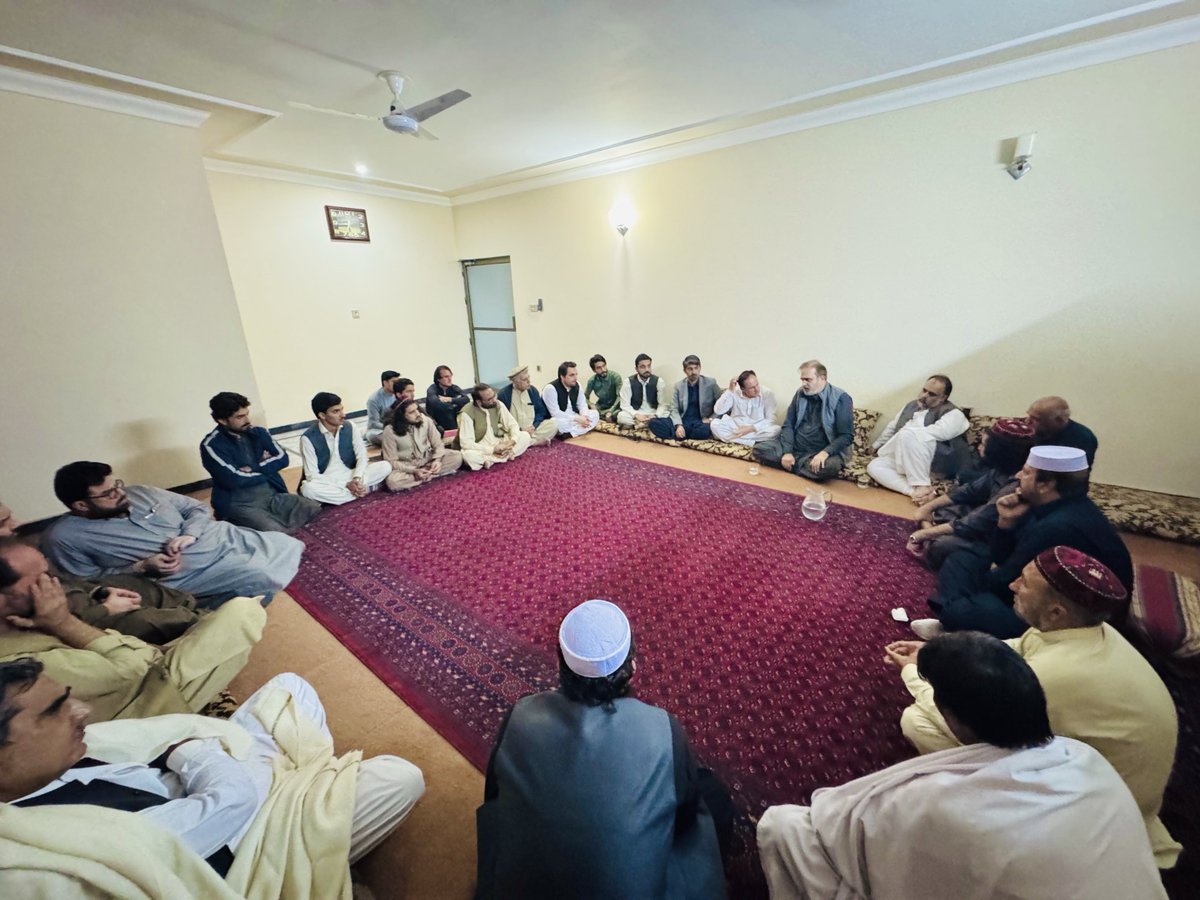 د پښتونخوا د امن او فوځي عملیاتو خلاف د تخریک انصاف ګوند له لوري په راتلونکي ورځو کې په پیښور کې جرګه کیدونکي ده. نن د تخریک انصاف وفد چې مشري یې د پیښور ریجن جنرل سیکرټري اېم ان اې ارباب شېر علي کوله د پي ټي ایم د خیبر پښتونخوا ایالاتي مشر خیرالامین تر مشرۍ لاندې یې د پي ټي ایم