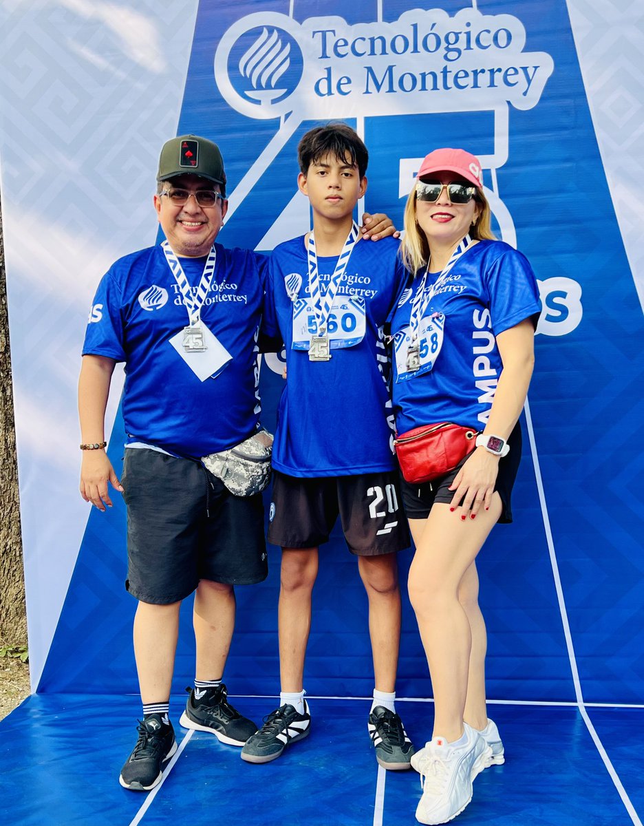 PedroSergioBT's tweet image. Domingo familiar de correr un ratito en el parque Caña Hueca, celebrando también el 48° aniversario del Tec Chiapas. 💙🏃‍♂️🌳 #OrgulloTec #CañaHueca #DomingoEnFamilia