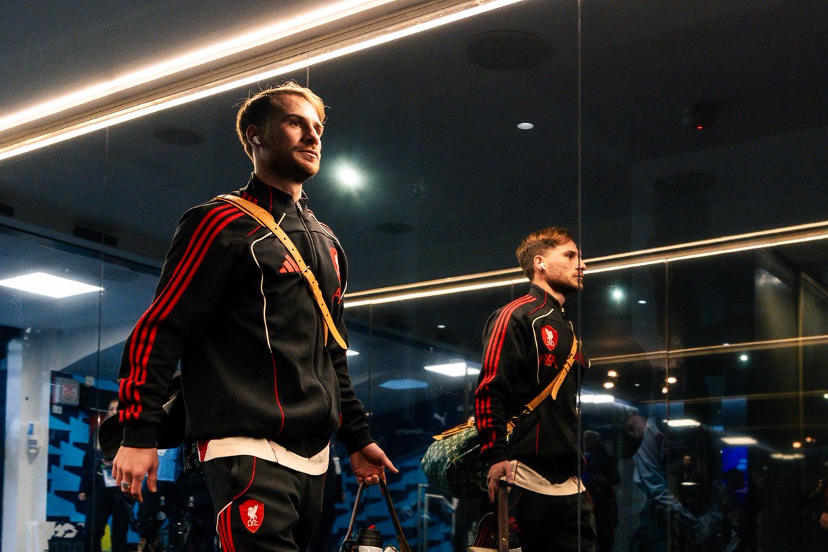 LFC's tweet image. Reds in the building 🏟️