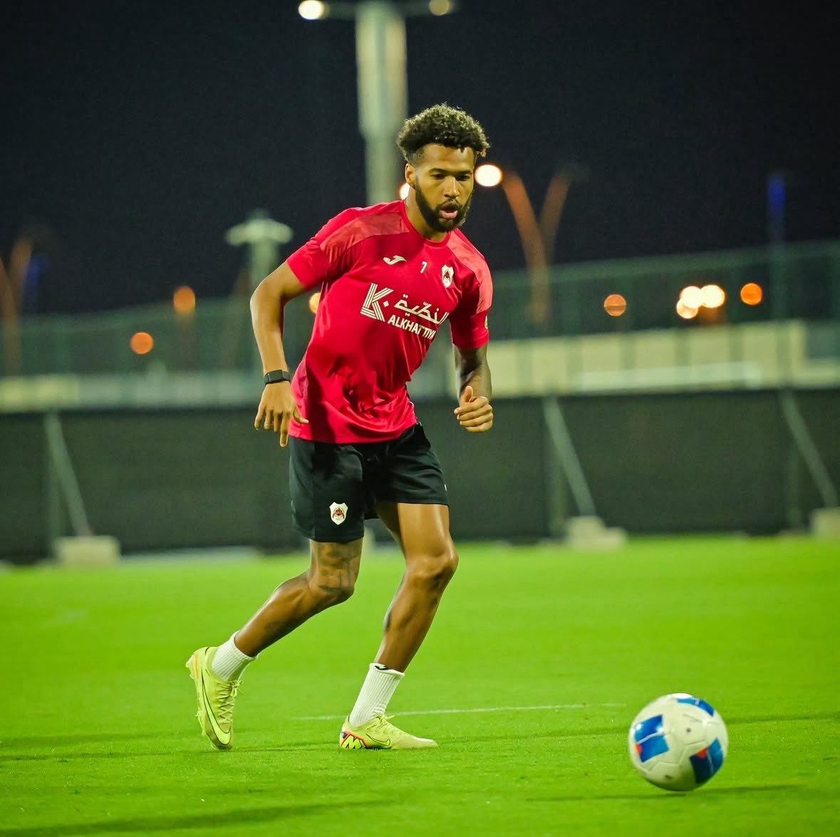 ياخي كل ما أشوفه و مهارته و حركاته الي ما تتوقعها أتذكر دوكو حق السيتي ياخي ماتقدر تتوقع حركاته 😂😂

#الريان