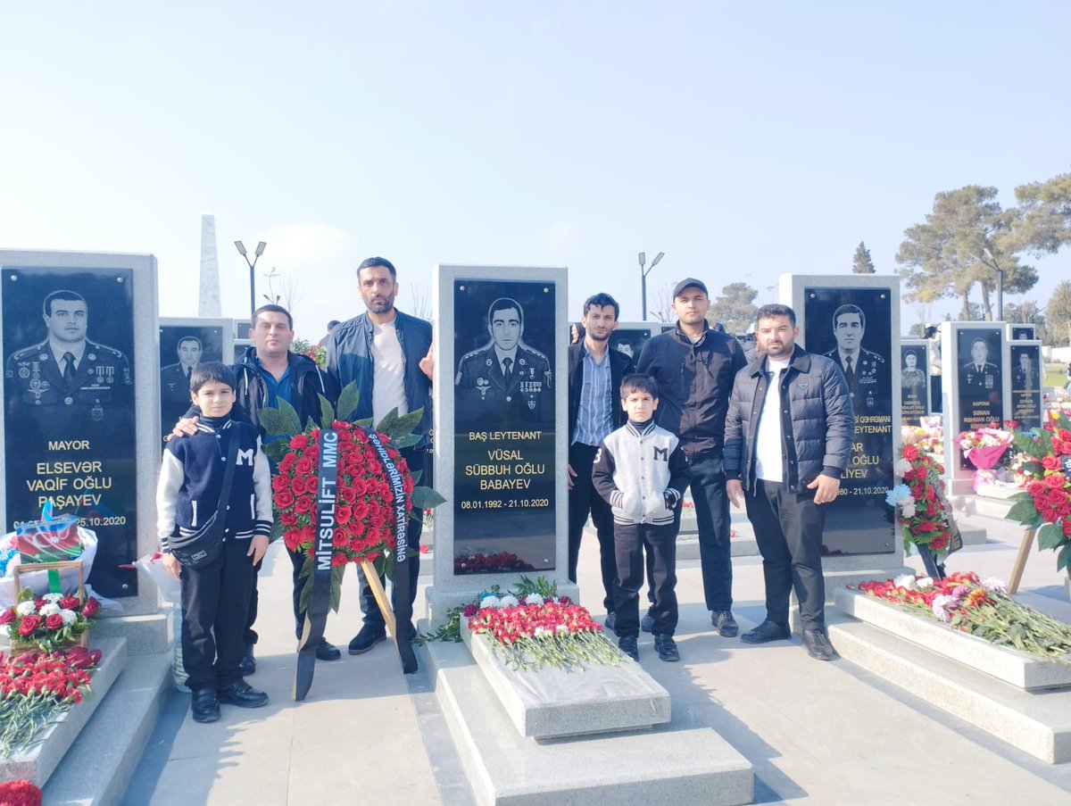 MitsuliftM's tweet photo. " ZƏFƏR GÜNÜ " münasibətilə MİTSULİFT MMC kollektivi , öz adət - ənənəsinə sadiq qalaraq Fəxri xiyabanı ziyarət edib , Şəhidimizin məzarı üzərinə ƏKİL yerləşdirdi ( bundan qabaqkı illərdə Şirkət , Polad Həşimovun və Mübariz İbrahimovun Timsalında Zəfər Gününü qeyd etmişdi ). https://t.co/3iEoIYyspb