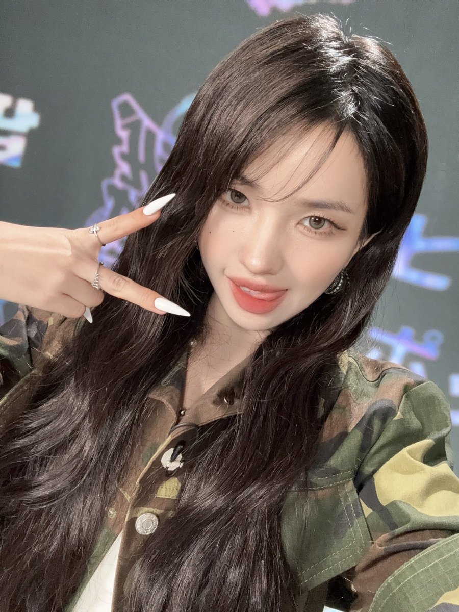 soyeon I love you~(*´-`)❤︎

I vote for #idle on #2025MAMAVOTE