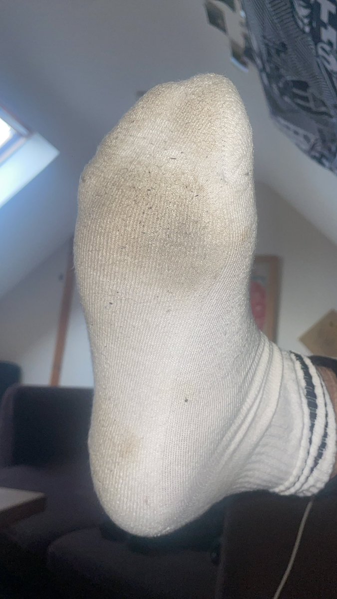 GODCalix's tweet photo. 3 day old socks. Who wants them? 💦
#footfetısh #feetworshi̇p #feetfetısh #feetmale #findom #cashmaker #cashking https://t.co/qX7eScIEUz